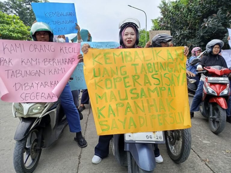 Dana Koperasi Tak Dikembalikan, Eks Karyawan Pindo Deli Geruduk Pabrik di Karawang