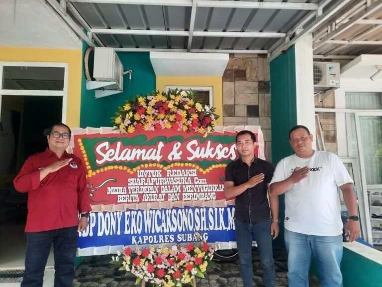 Kapolres Subang Kirim Karangan Bunga Apresiasi untuk Redaksi suarapurwasuka.com
