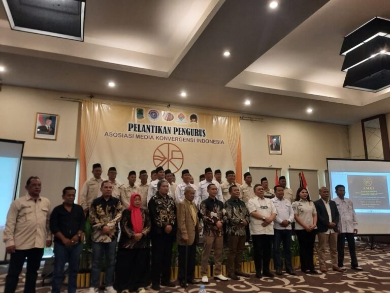 Pengurus Asosiasi Media Konvergensi Indonesia Karawang Resmi Dilantik, IWOI Tekankan Pentingnya Sinergitas Antar Media