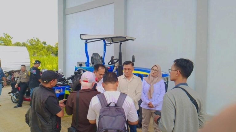 Ketua Fraksi Gerindra DPRD Gunungkidul Serahkan Bantuan Traktor: Kerja Nyata Gerindra Dalam Ketahanan Pangan