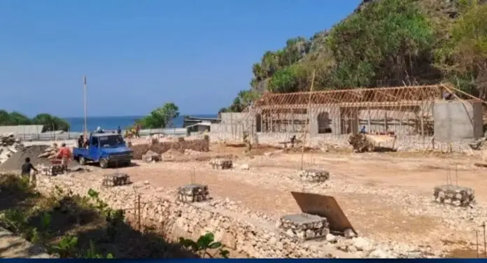 PERIZINAN BELUM TUNTAS, DISPETARU GUNUNGKIDUL PERINTAHKAN PEMBANGUNAN RESORT WATU BOLONG DIHENTIKAN